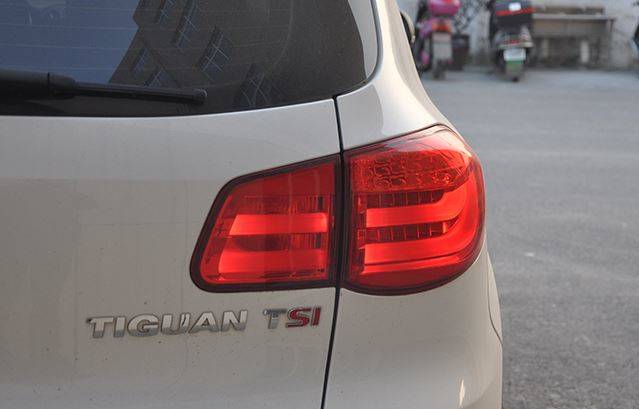 картинка Задние фары для Volkswagen Tiguan 2009-2011г магазин  StreetTuning 
